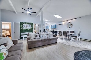 TV, fireplace, offices - The Playhouse Retreat Large Game Room Fire Pit (Tobyhanna)