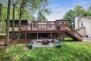 Terrace/patio - The Playhouse Retreat Large Game Room Fire Pit (Tobyhanna)