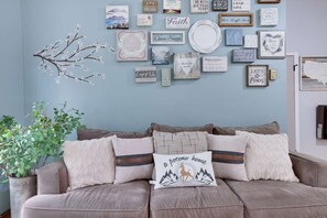 Interior - The Playhouse Retreat Large Game Room Fire Pit (Tobyhanna)