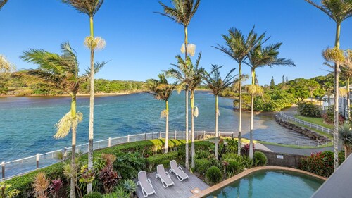 Sunrise Cove - Creek view