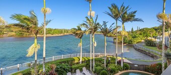 Sunrise Cove - Creek view