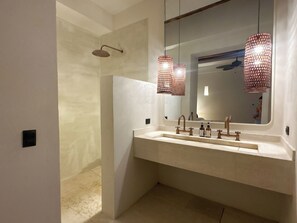 Hair dryer, towels, soap, toilet paper - Fantastic 6-bedroom villa in the heart of Cartagena de Indias (Cartagena de Indias)