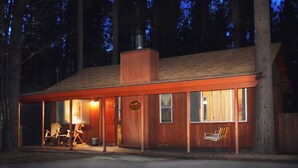 A cabin with a front porch, a chimney, and a sign that reads "Turtle Bay." - Cozy 2-BR/2-BA cabin in Big Bear perfect for a relaxing, close to the slopes (Big Bear Lake)