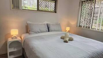 Iron/ironing board, WiFi, bed sheets