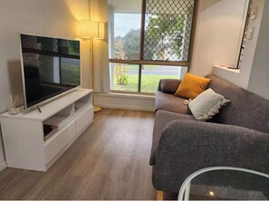 Living area - 4 BR Family Retreat – 15 min to Ipswich (Redbank Plains)