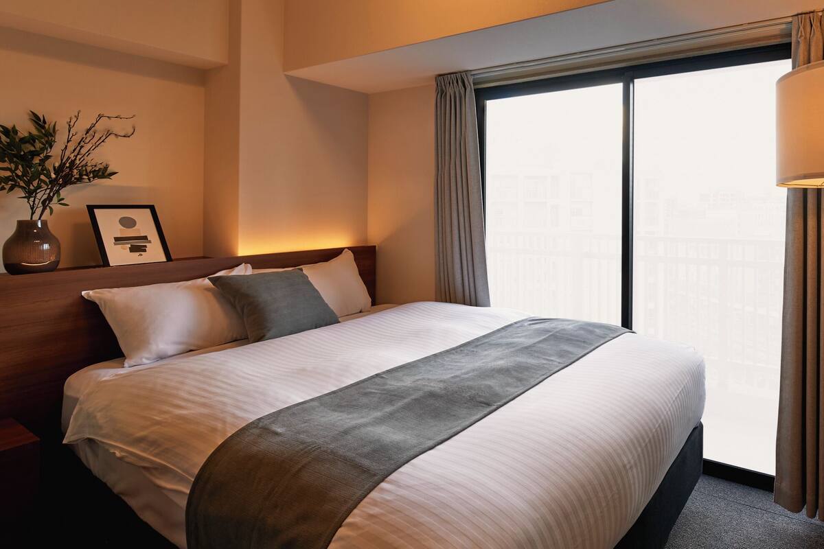 Habitación familiar | Escritorio, wifi gratis, ropa de cama