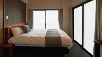 Family Room | Desk, free WiFi, bed sheets