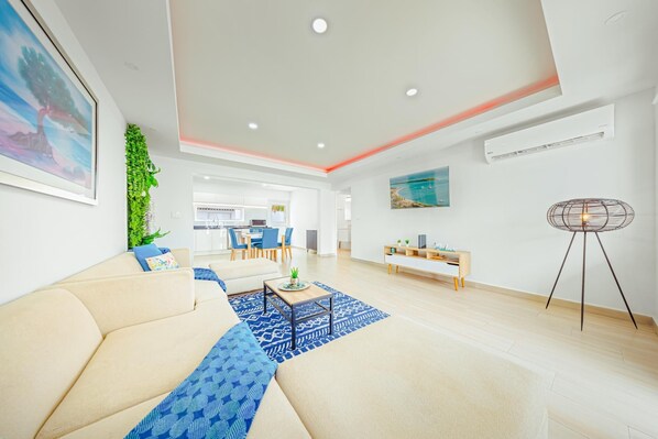 Smart TV - NEW Modern Spacious 2BR2BA w/Jacuzzi @ Eagle Beach (Noord)