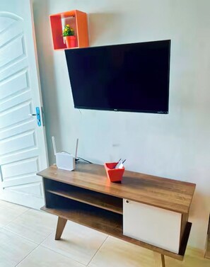 Interior - House next to the beach, with swimming pool, barbecue and air conditioning in the bedrooms. (Cabo Frio)