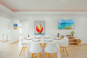Dining - NEW 2BR2BA w/Private JacuzziPatioBBQClose2Beach (Noord)