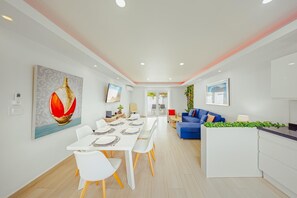 Dining - NEW 2BR2BA w/Private JacuzziPatioBBQClose2Beach (Noord)