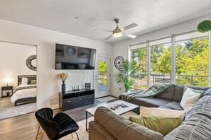 Iron/ironing board, free WiFi, bed sheets - Modern 2BD/2BA • Gym • Garage PKNG • Walking distance to Delta Center (Salt Lake City)