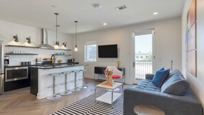 Interior - 916 Main 12 Unit Buyout - Prvt 2 Floors, Sleeps 88 - Perfect For Group Travel (Nashville)