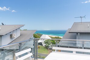 Property grounds - Warragi 5 – Spacious Three-Level Holiday Home (Point Lookout)
