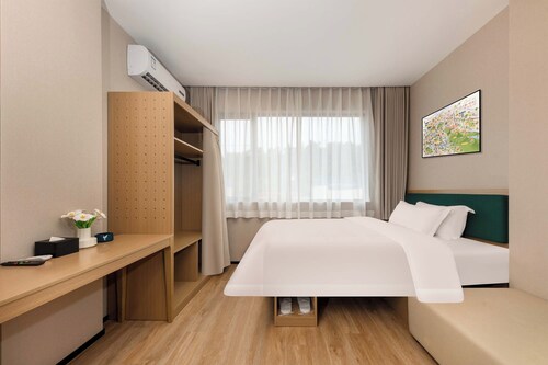 Dongguan Guomao Yuanyue Li Youth Hotel