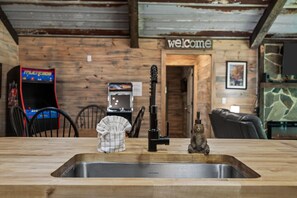 المنشأة من الداخل