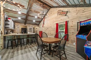 Dining - Rustic Retreat — Easy Access, Peaceful Setting, Close to Everything (Sevierville)