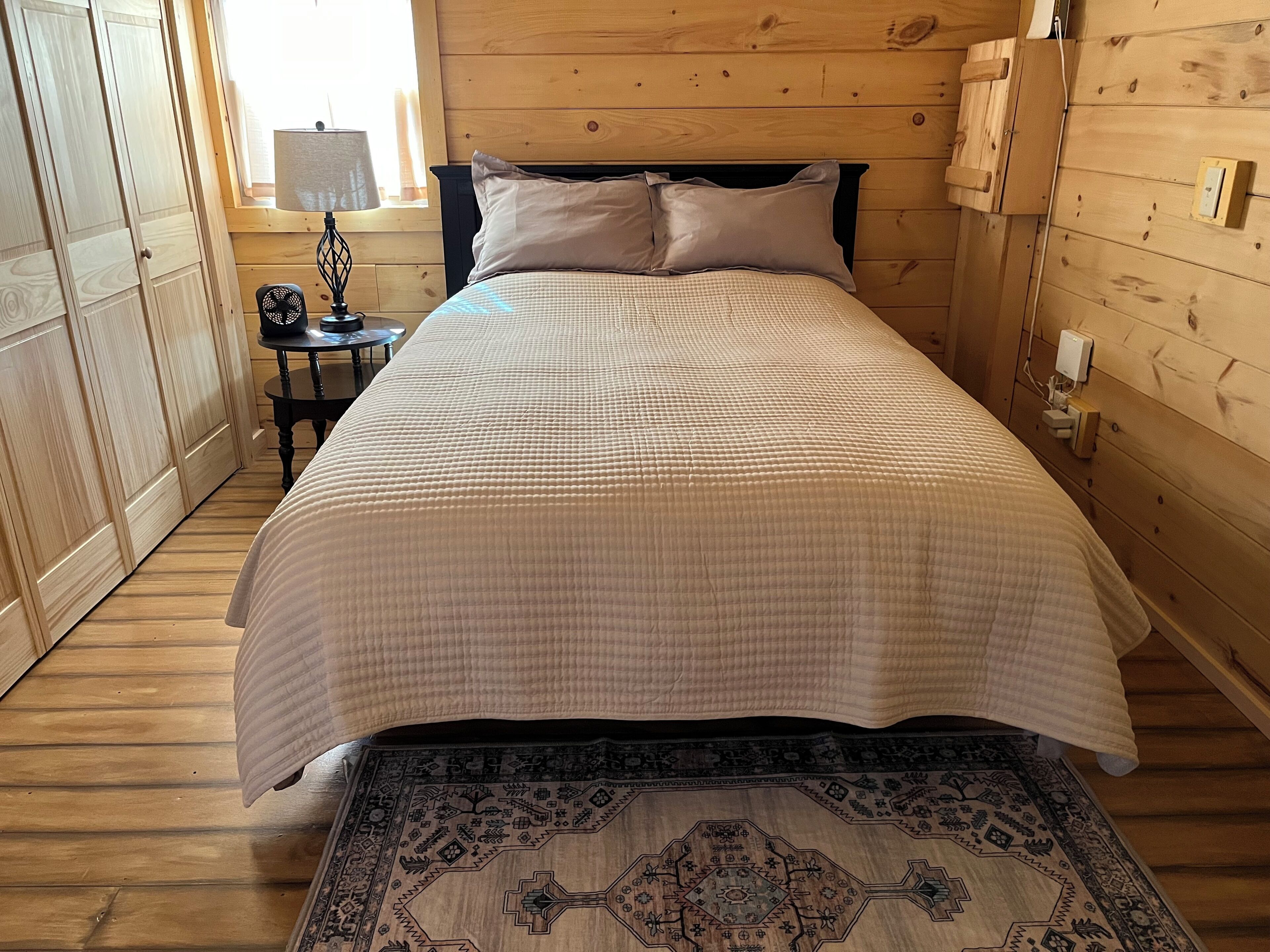 Free WiFi, bed sheets