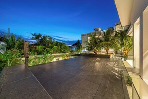 Terrace/patio - Lima House – 3BR Villa Walk to Batu Bolong Beach (Bali)