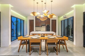 Dining - Lima House – 3BR Villa Walk to Batu Bolong Beach (Bali)