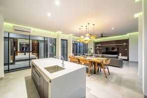 Interior - Lima House – 3BR Villa Walk to Batu Bolong Beach (Bali)