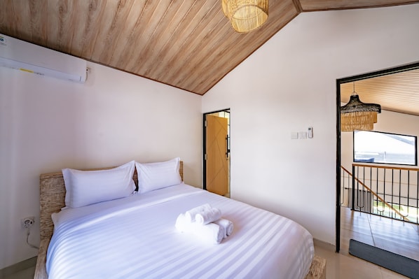 Villa, 5 Bedrooms, Pool View | Egyptian cotton sheets, premium bedding, in-room safe, desk - Algera Villa Ubud (Mas)