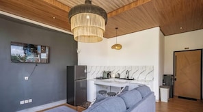 A modern kitchen with a marble backsplash, a built-in refrigerator, and a pendant light. - Algera Villa Ubud (Mas)