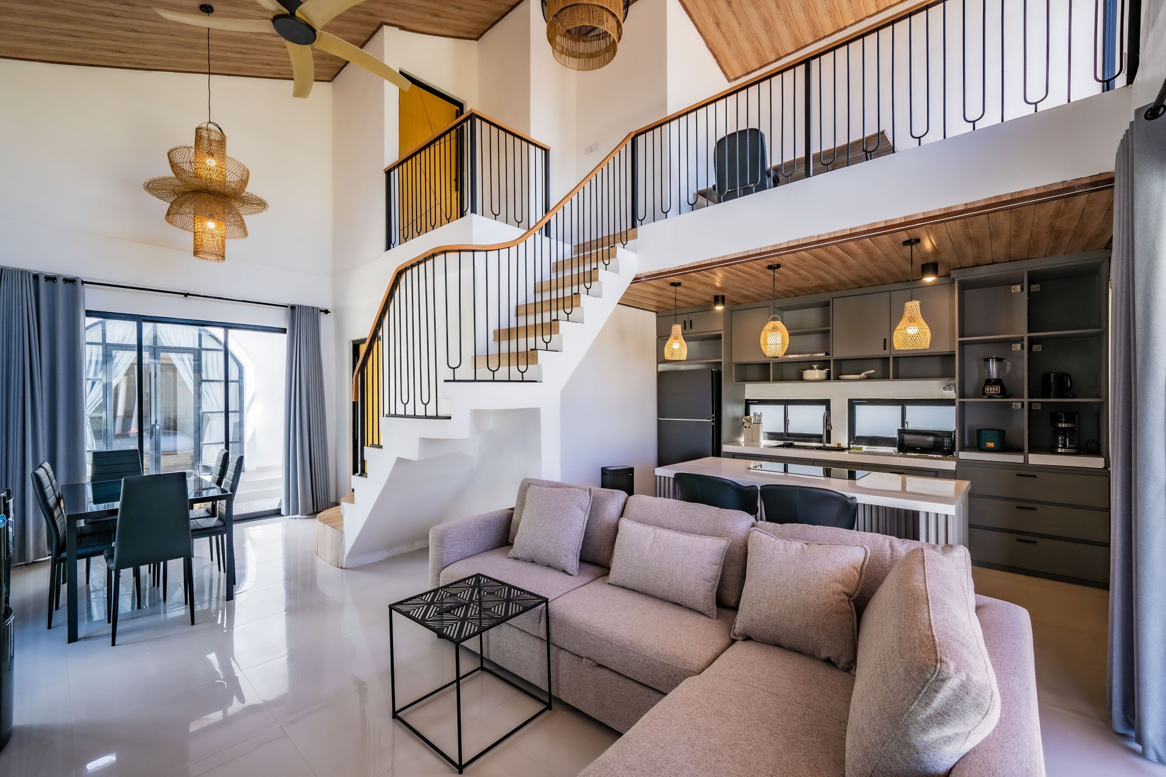 Villa, 5 habitaciones, vista a la alberca | Sala de estar | Televisión de 50 pulgadas con canales por cable 