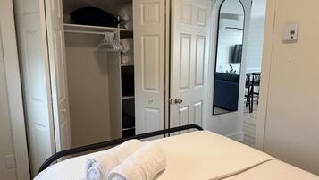 2 bedrooms, iron/ironing board, free WiFi, bed sheets