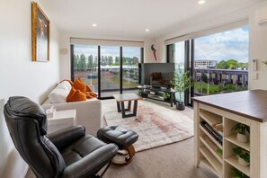 TV, ping pong - Manchester Square Urban Stay – Easy To Everything (Christchurch)