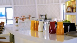 朝食 (ビュッフェ)、毎日提供 (無料)