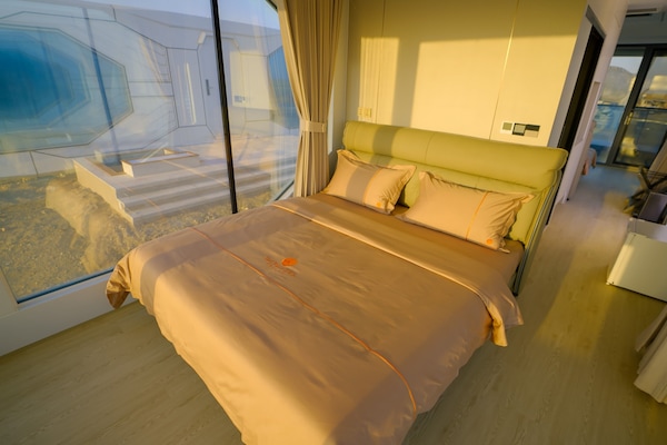 Deluxe Suite, 1 Katil Raja (King), Balcony, Resort View | Ruang tamu | Lantai dipanaskan