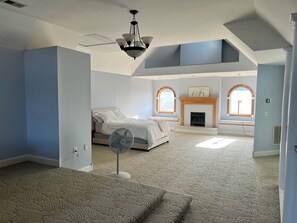 Silitysrauta/-lauta, Wi-Fi, vuodevaatteet