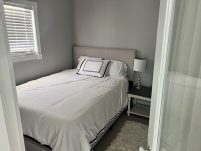 Spacious charming lake house on Lake Hartwell