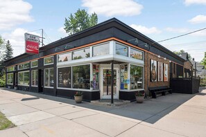 Exterior - Cozy Condo in Vibrant Location! (Minneapolis)