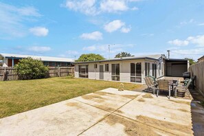 A single-story house with a covered patio area. - Newly Renovated Home in Heart of Cowes (Cowes)
