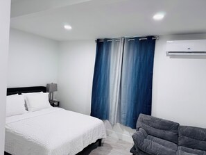 Silitysrauta/-lauta, Wi-Fi, vuodevaatteet