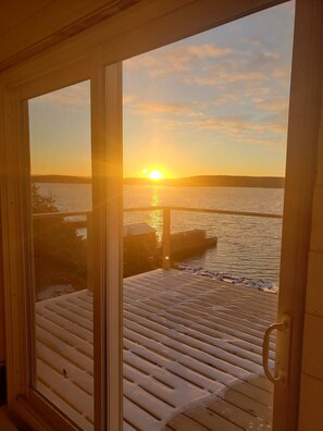 المنشأة من الداخل