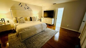 3 habitaciones, tabla de planchar con plancha, wifi y ropa de cama 