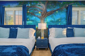 7 bedrooms, iron/ironing board, free WiFi, bed sheets - Luxe Haven! Heated Pool, Spa, Sauna, Golf, Theatre, Gym & Games! (Glendale)