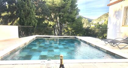 Huge villa only 2 minutes walk from the beach of Almadrava