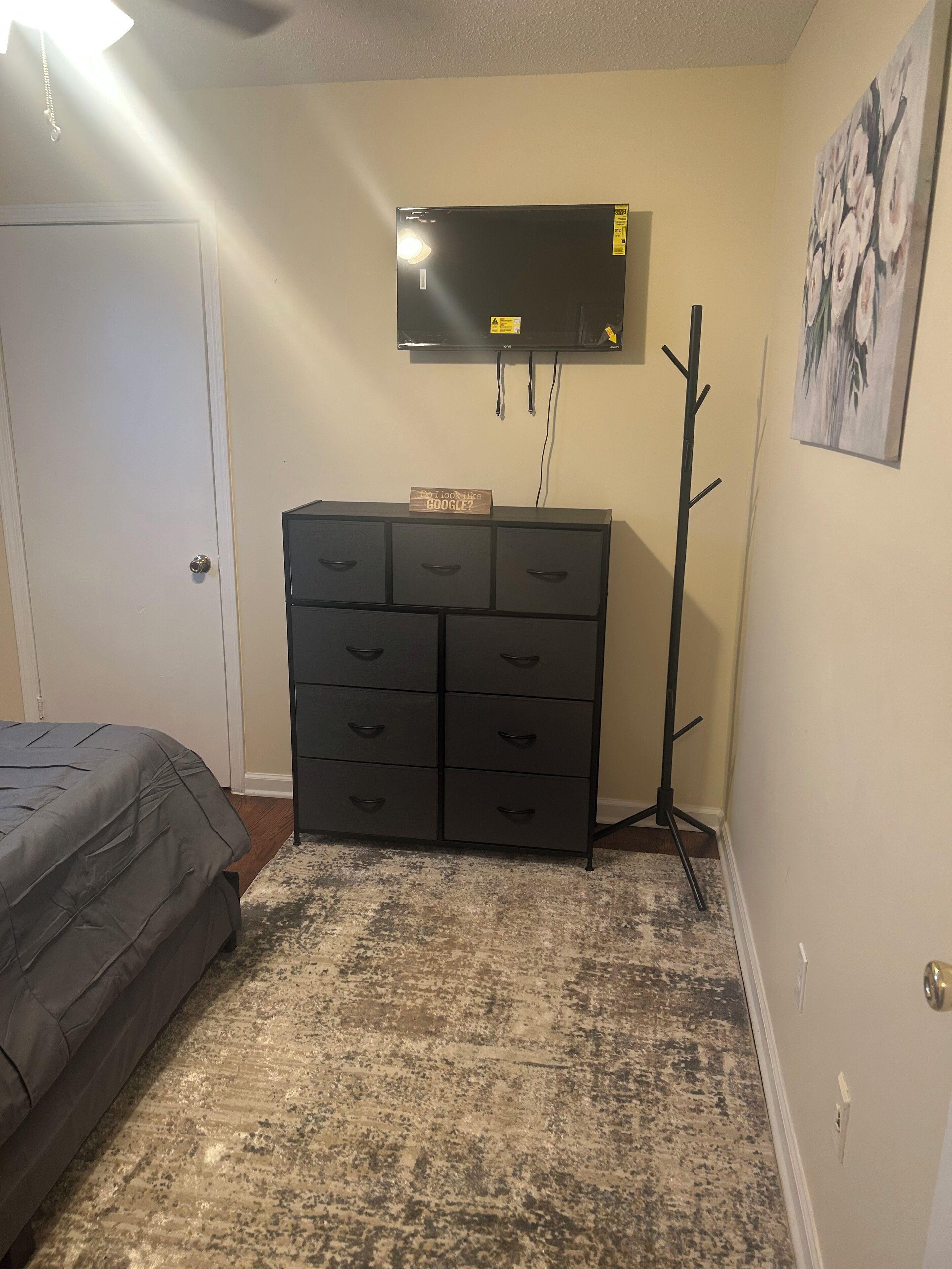 Iron/ironing board, WiFi, bed sheets