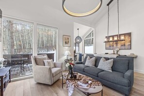TV, fireplace, offices - Abode at Wintergreen, hot tub, pool & gym, ping pong, near golf (Park City)