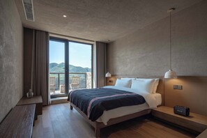 Standard-Suite, Balkon, Bergblick | Verdunkelungsvorhänge, Bügeleisen/Bügelbrett, kostenloses WLAN