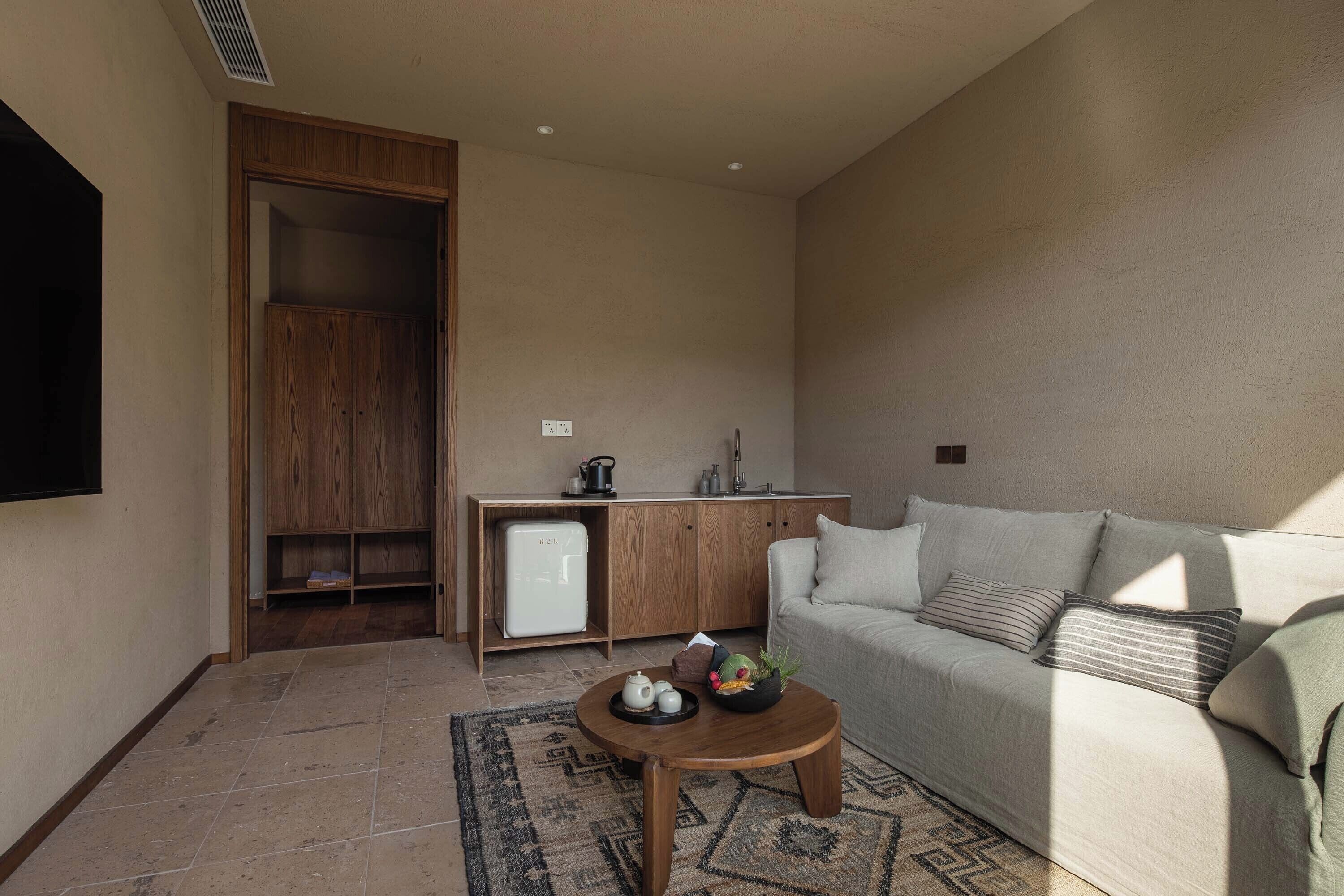 Senior Suite, Balcony, Mountain View | Blackout curtains, iron/ironing board, free WiFi, bed sheets