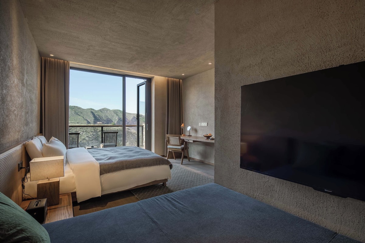 Superior Double Room, Balcony, Mountain View | Blackout drapes, iron/ironing board, free WiFi, bed sheets