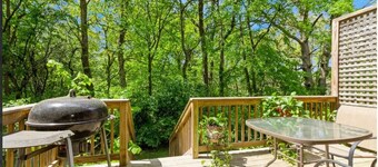 Beautiful 3-bedroom townhome in peaceful Bolingbrook with AC