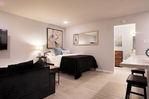 Bureau, fer et planche à repasser, lit parapluie, Wi-Fi gratuit