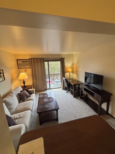 Cozy 1-bedroom apartment in Downtown Neenah