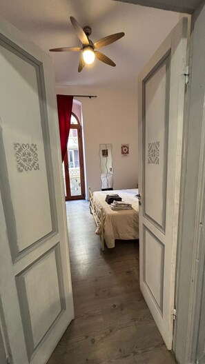 2 dormitorios, tabla de planchar con plancha, wifi y ropa de cama